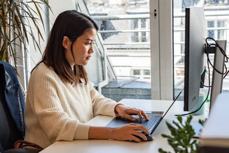 Collaboratrice de Beyond Plans qui travaillent.