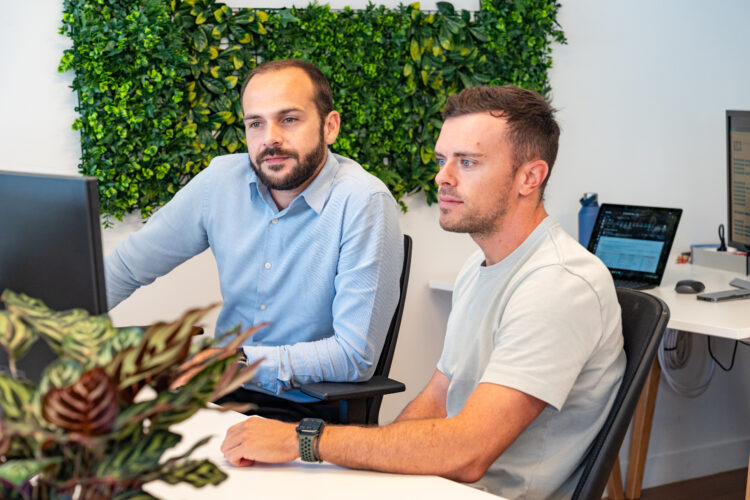 Collaborateurs de Beyond Plans qui travaillent.