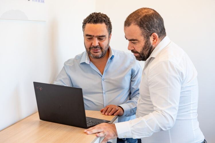 Collaborateurs de Beyond Plans qui travaillent.